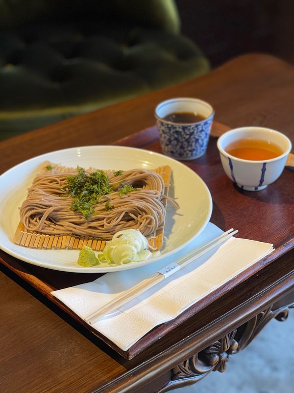 日本・山梨県「読書の旅　蓼科親湯温泉」の写真：お昼はホテルで信州そば
