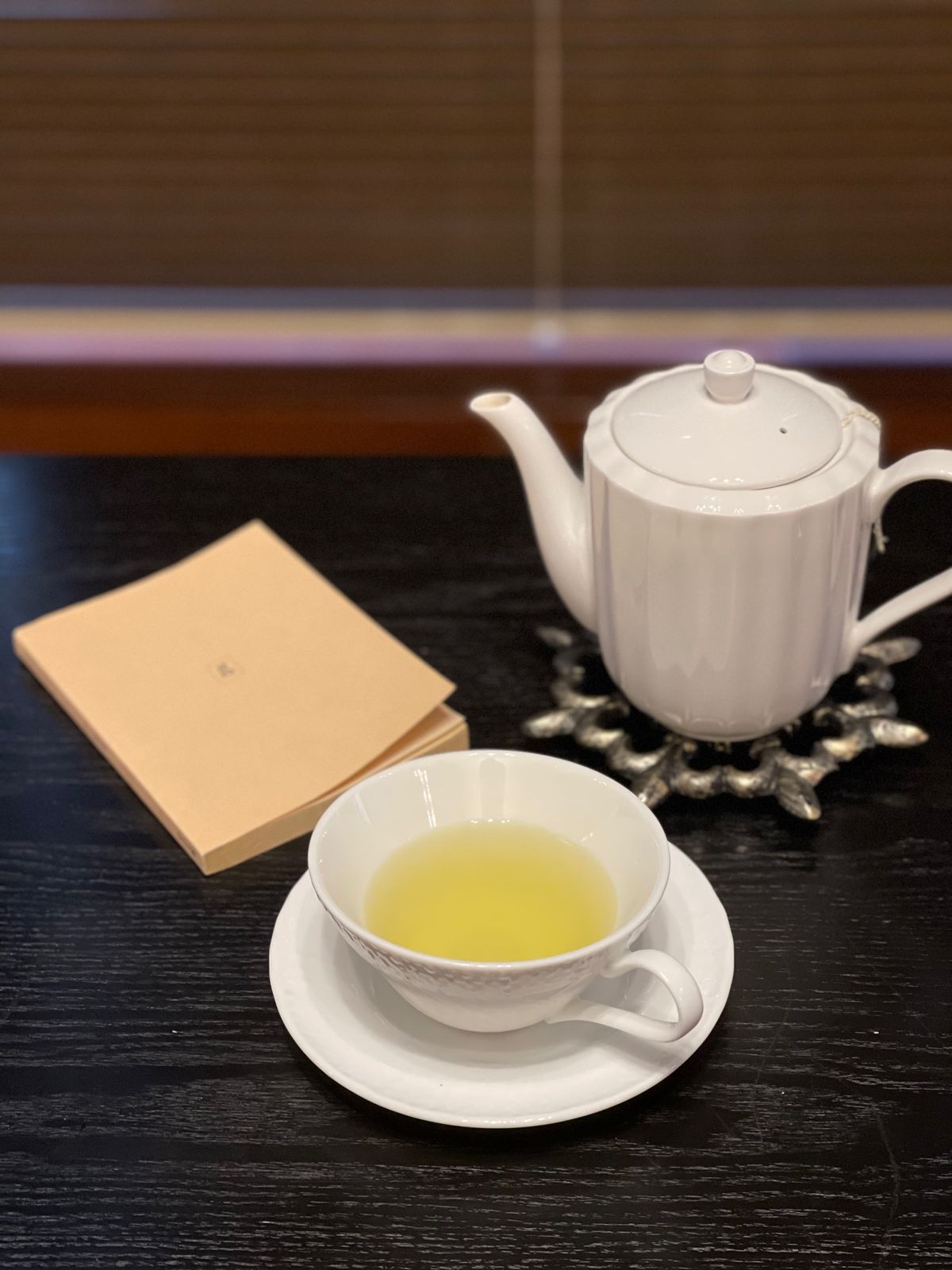 またホテルに戻って本を読む