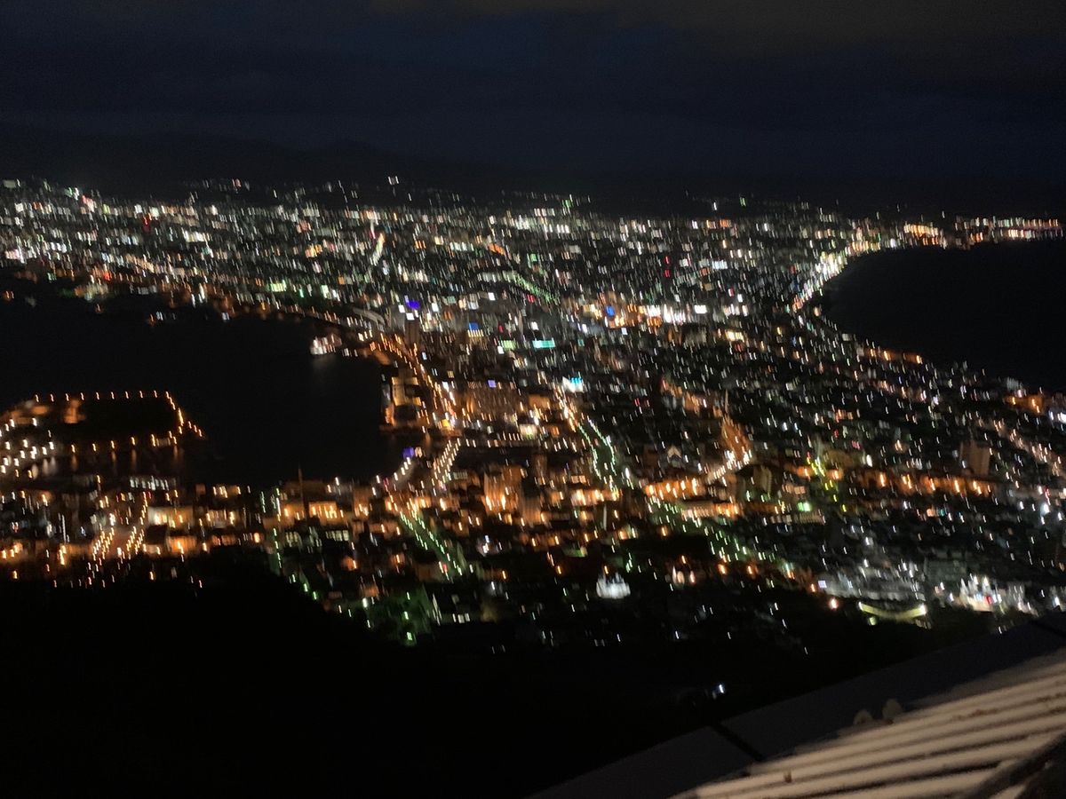 函館山へ。山の上は3℃とあってさすがに寒い。