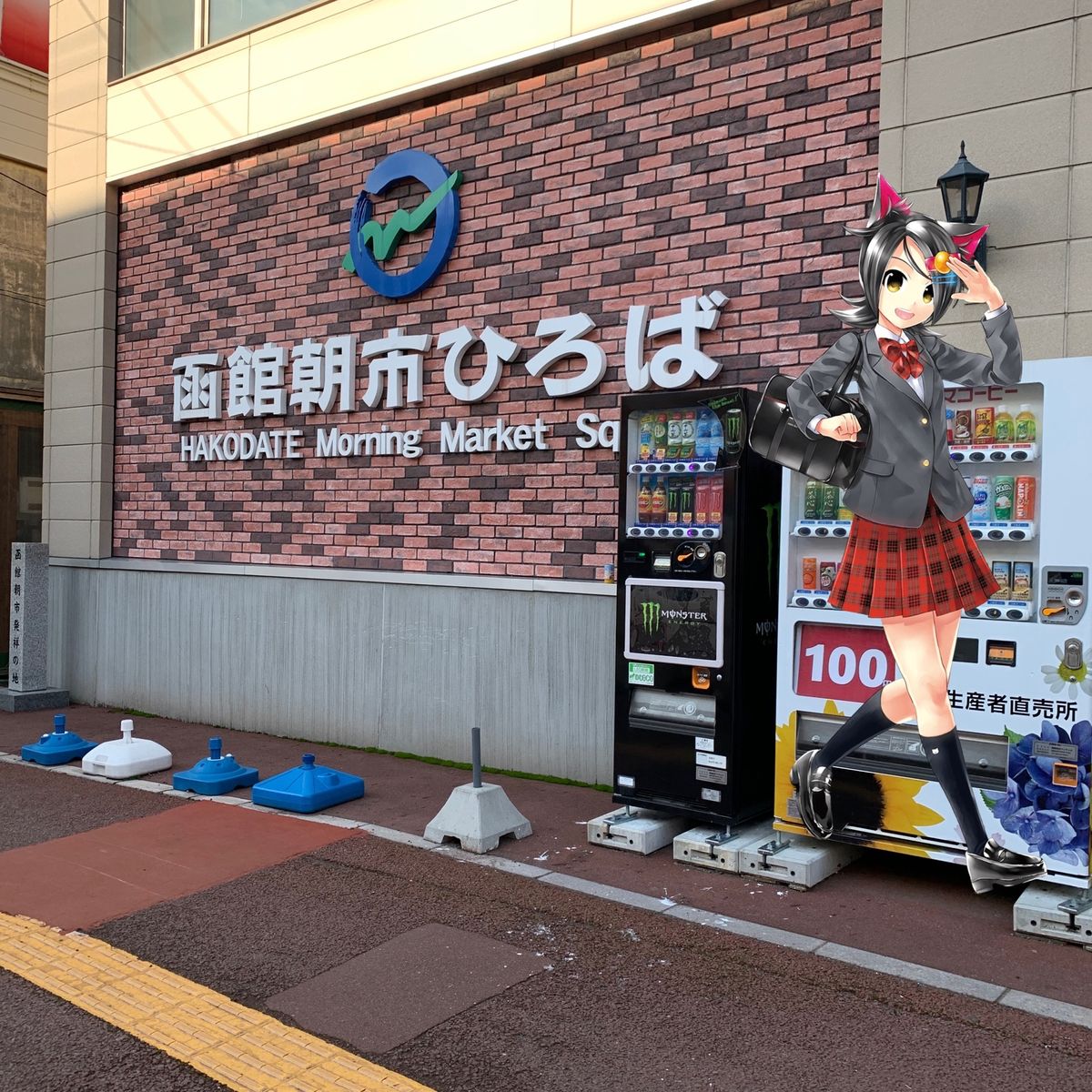 2日目。函館と言えば朝市。
テッパンのウニ、イクラ、イカ、ホタテ丼。時期的...