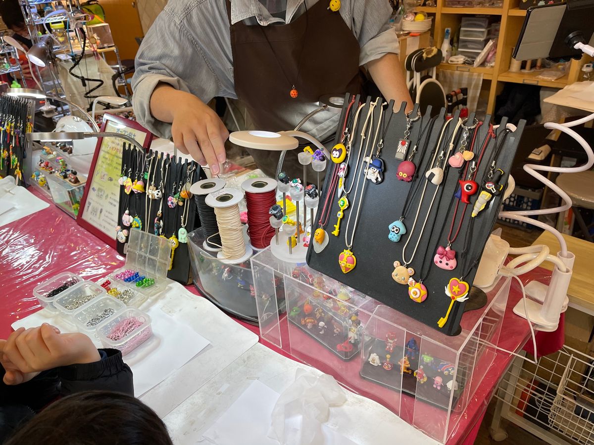 ステンドグラスや陶芸など色々物づくり体験もできます。

あと何故かゴンドラ...