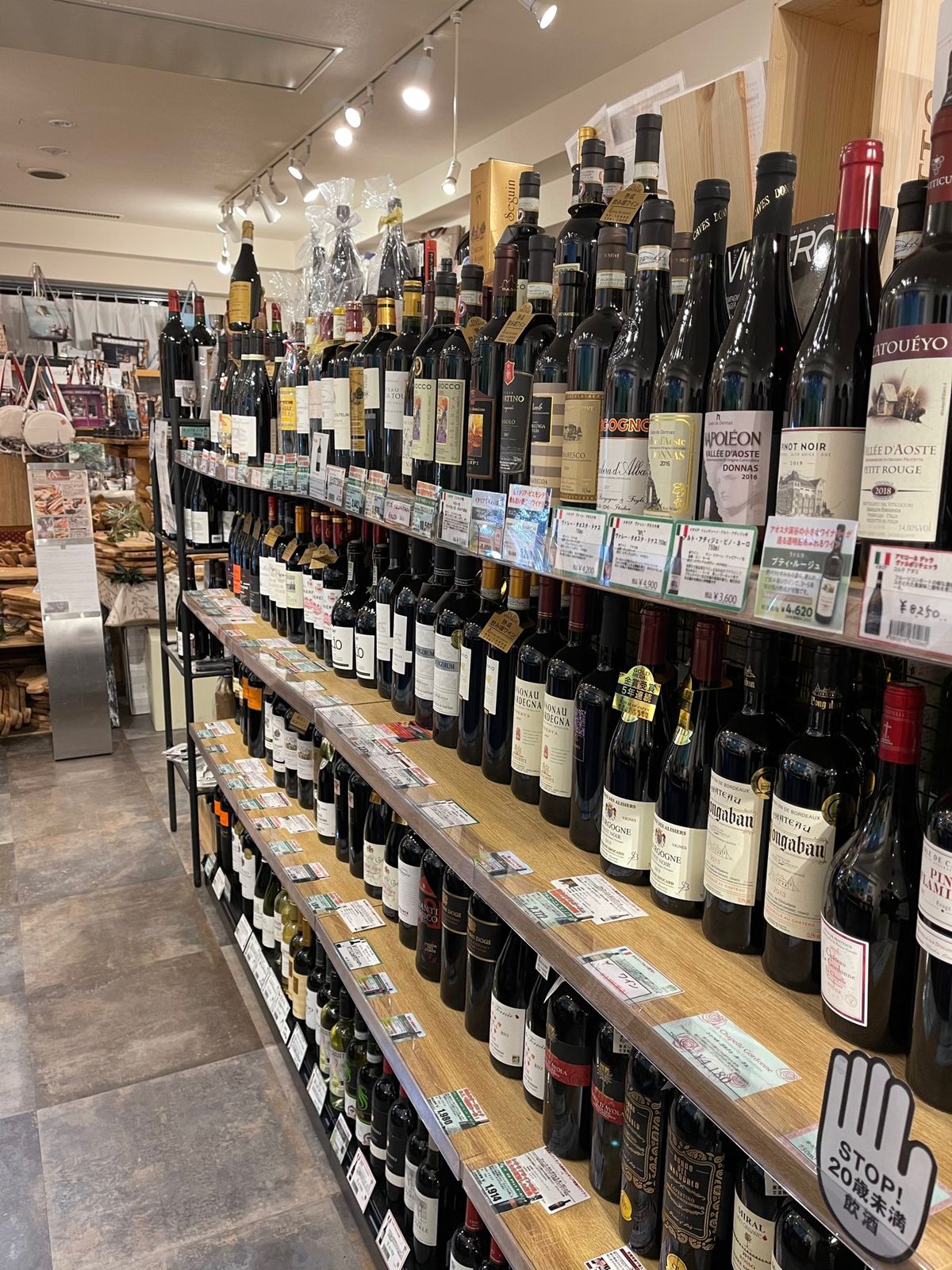 リゾナーレ八ヶ岳はワインホテルっていうみたいでワインもたくさん