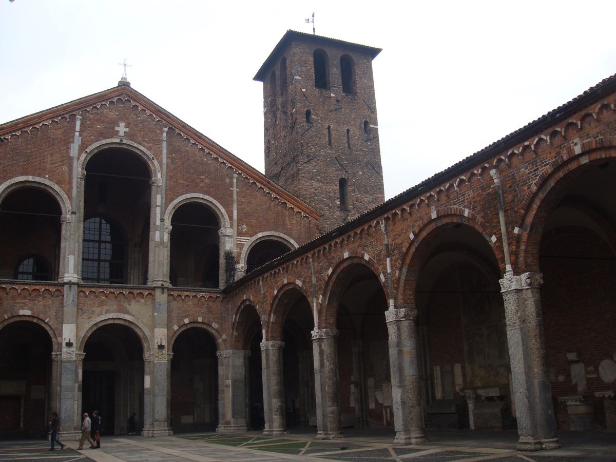 @Basillica di Sant’Ambrogio
サンタンブロージョ...