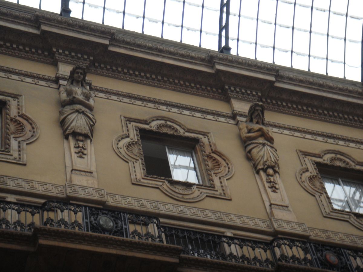 @Galleria Vittorio Emanuele II
1877年完...