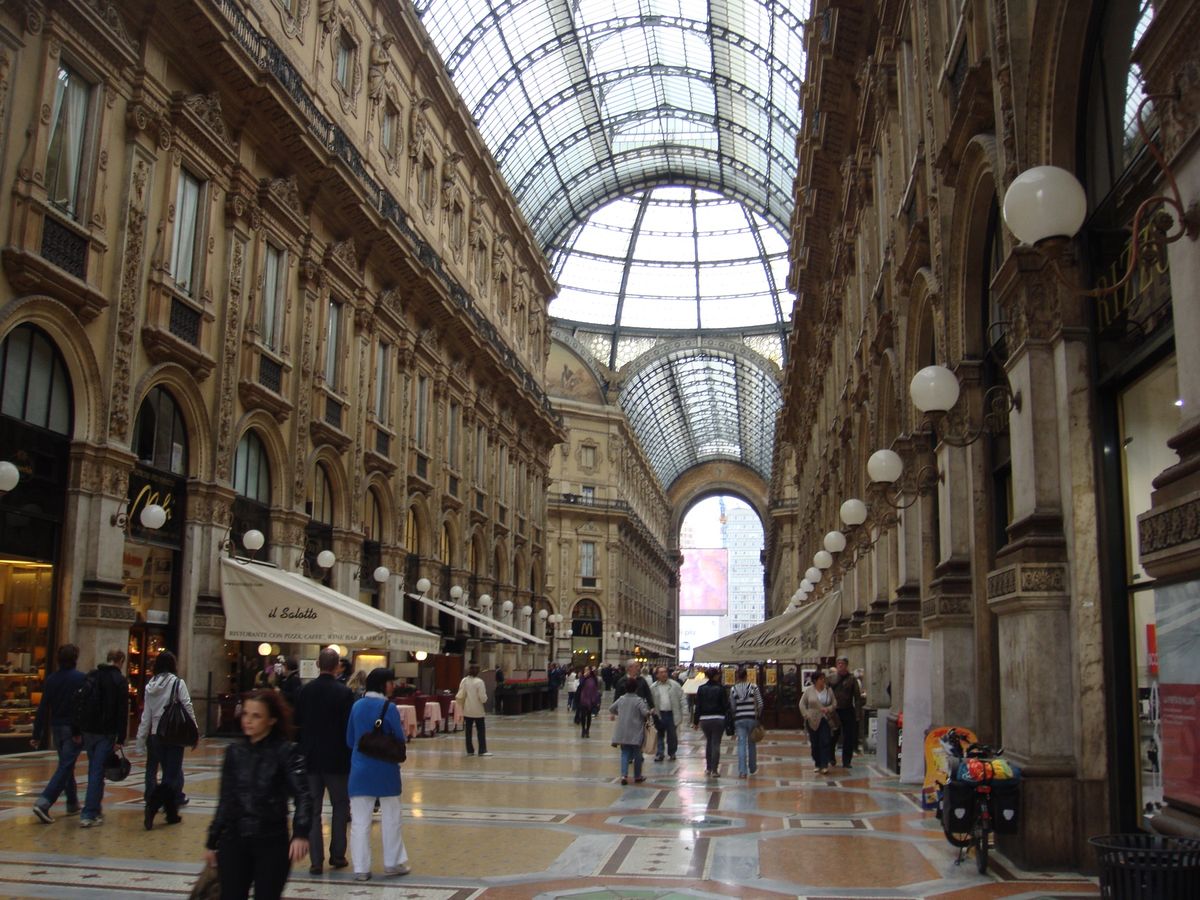 @Galleria Vittorio Emanuele II
1877年完...