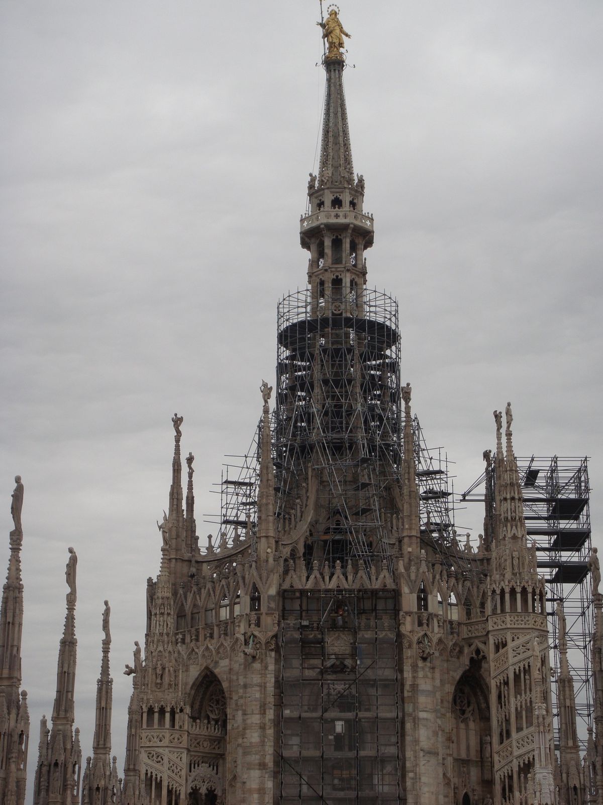 @Duomo di Milano③
このミラノ大聖堂は屋上に登れるんです。...