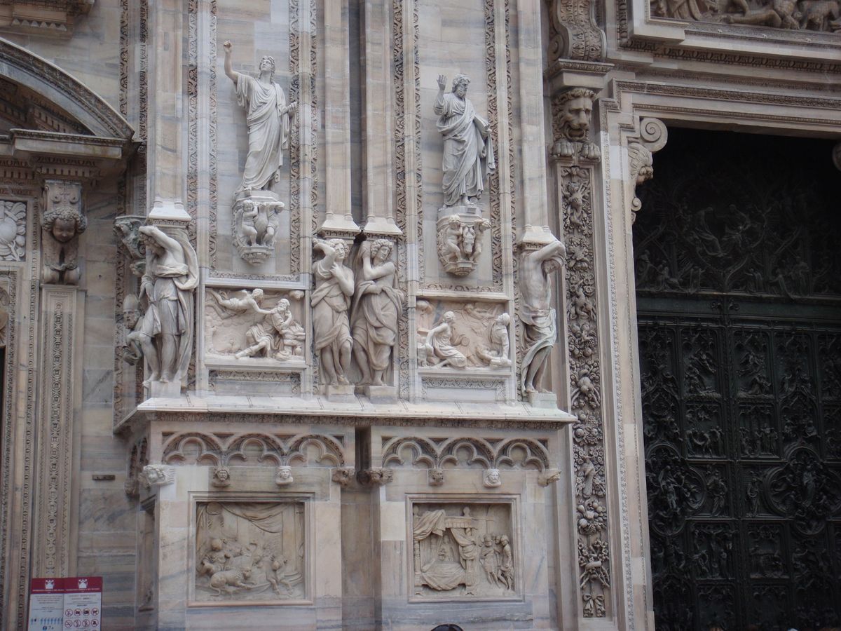 @Duomo di Milano②
1813年に完成したミラノ大聖堂。細部...