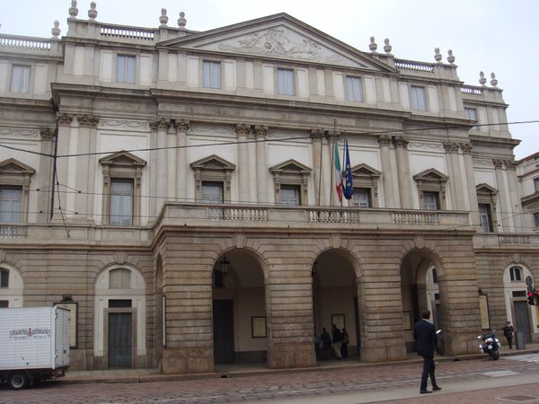 イタリア・ミラノ「2010：ESMO@Milano」の写真：@Teatro alla Scala &amp;...