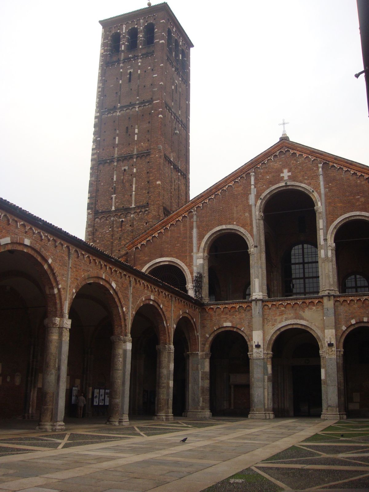 @Basillica di Sant’Ambrogio
サンタンブロージョ...
