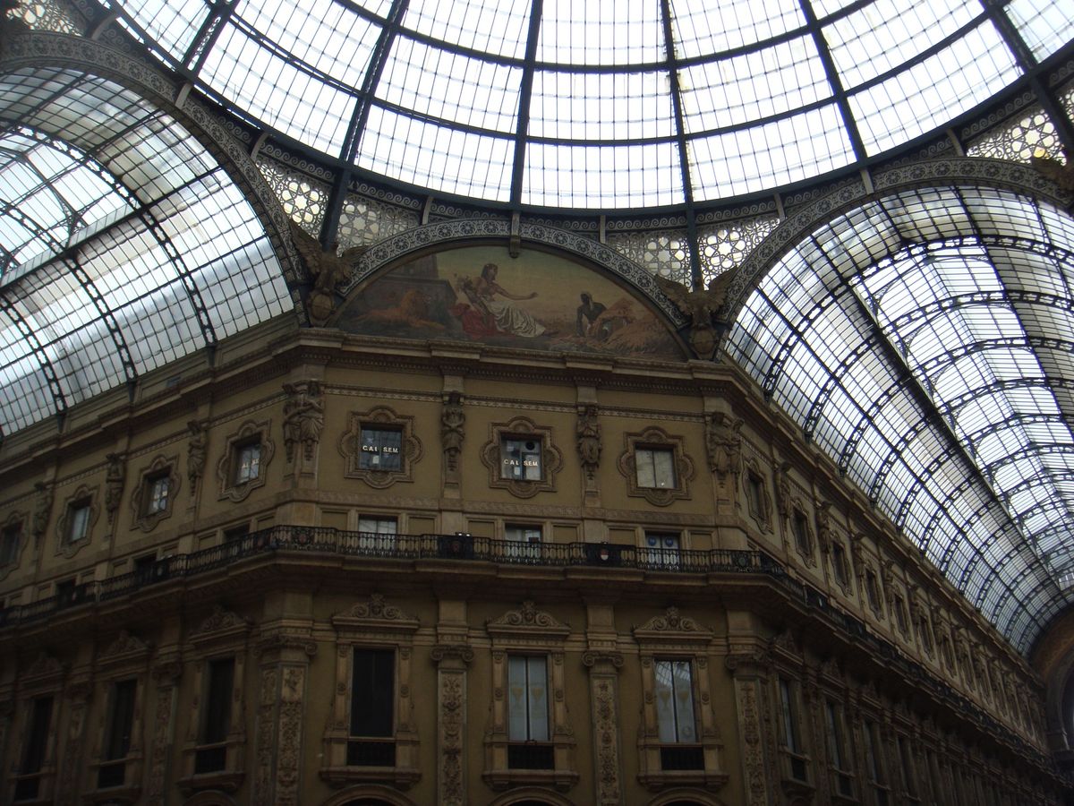 @Galleria Vittorio Emanuele II
1877年完...