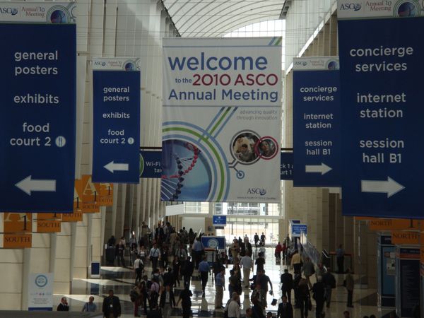アメリカ(米国)・シカゴ「2010：ASCO@Chicago」の写真：@McCormick Place
一応、...
