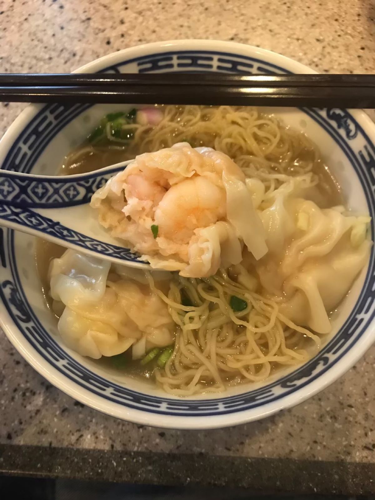 香港行って美味しかったお店たち！
エビワンタン麺のエビがぷりっぷりで大きく...