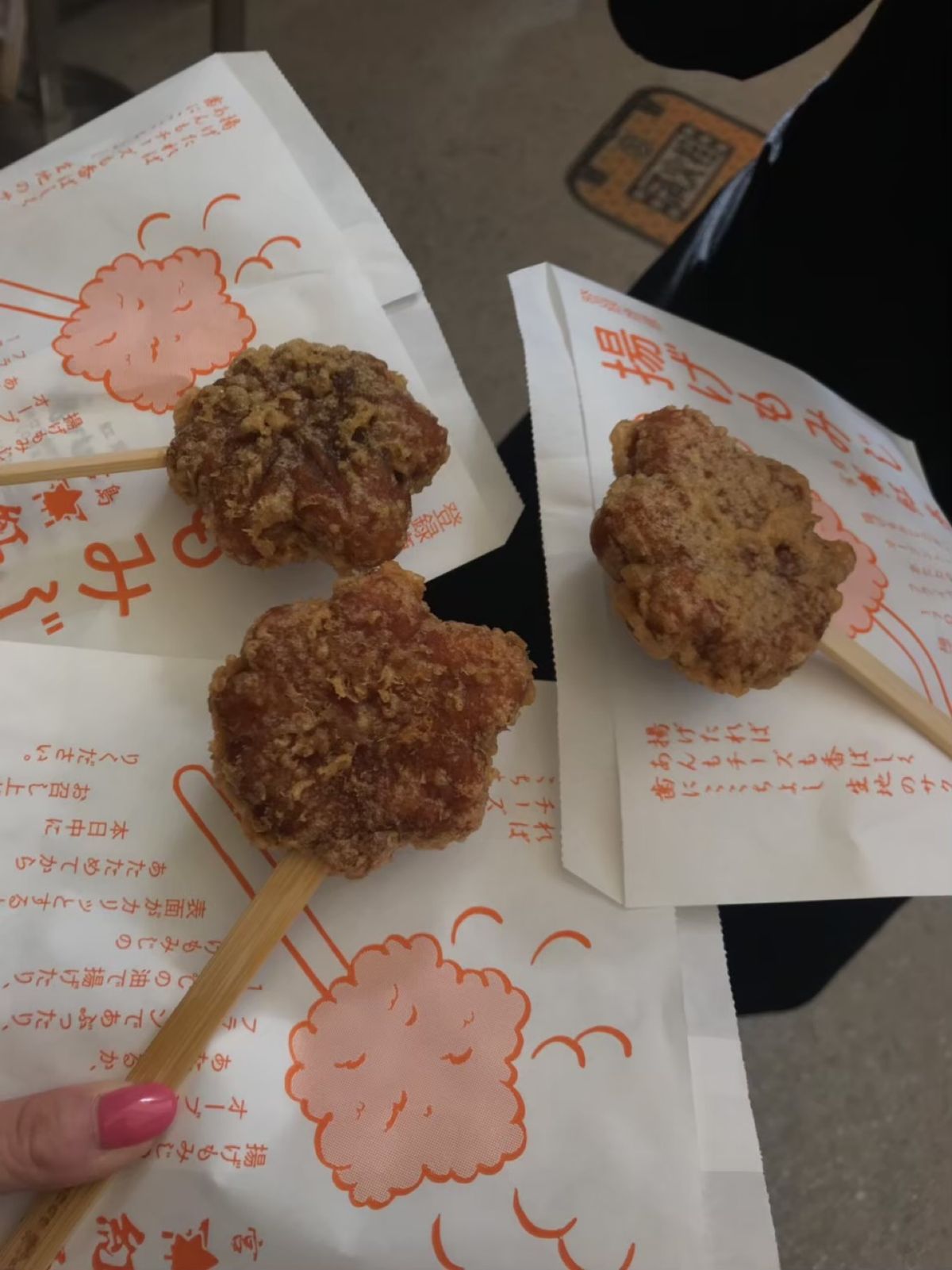 原爆ドーム
お好み村
宮島
揚げもみじ饅頭
