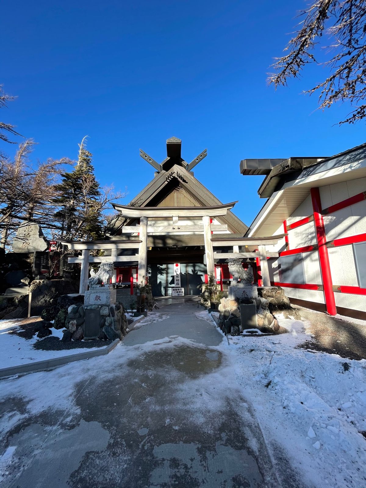 富士山5合目で初詣ができた 笑
めっちゃ人いない、そしてめっちゃ寒い🥶🥶🥶...