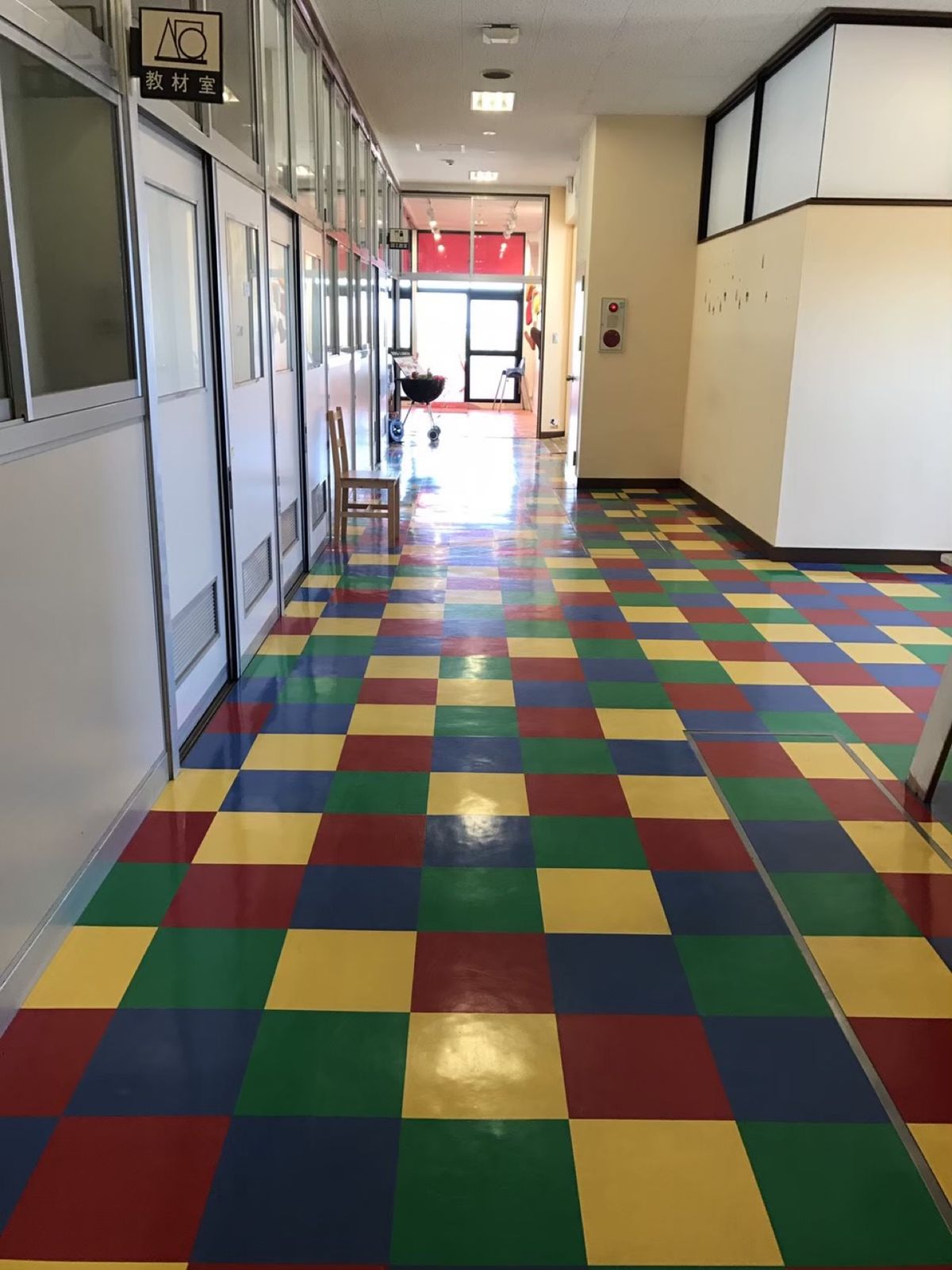 あわじ花さじきで自然満喫して、
廃校になった学校を使ってる施設へ行ったよ！...