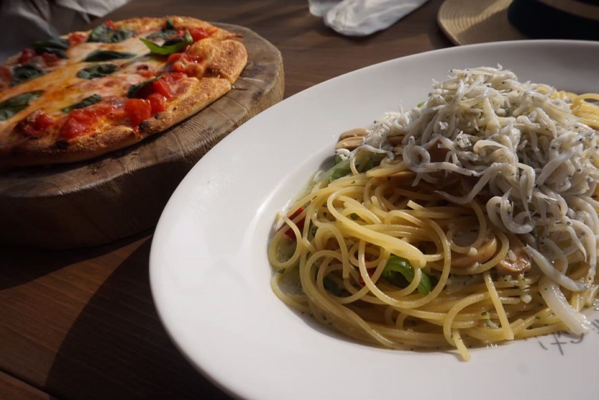 湘南はどこもイケイケの人達で溢れかえってた（笑）
雰囲気◎なテラスでランチ...