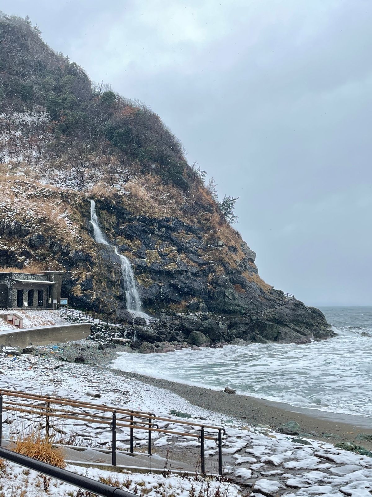 海沿いドライブ🚗❄️
#千枚田
#窓岩
#垂水滝