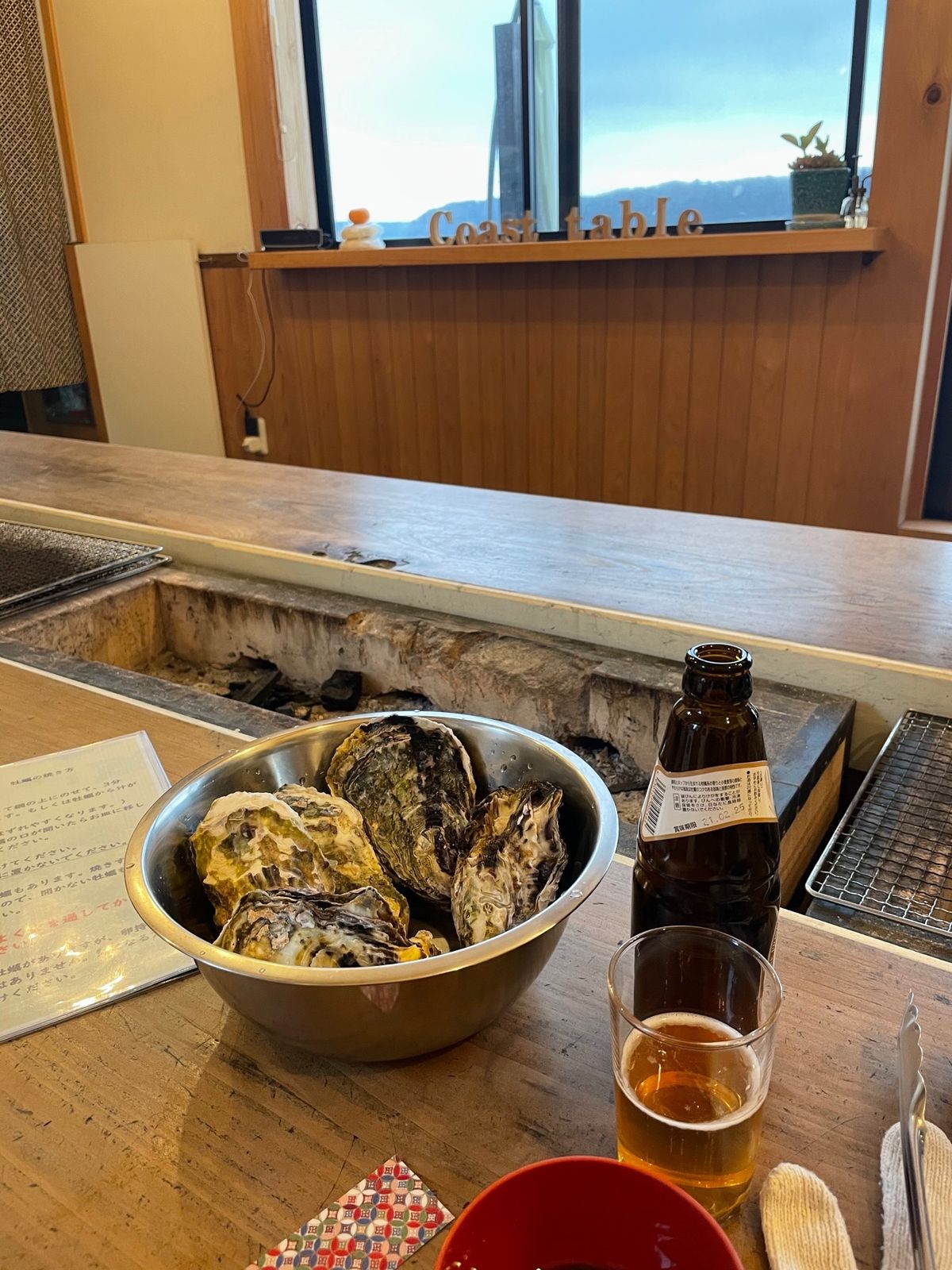 初日の昼は穴水で焼き牡蠣🦪
#CoastTableさん
自分で炭火でじっく...