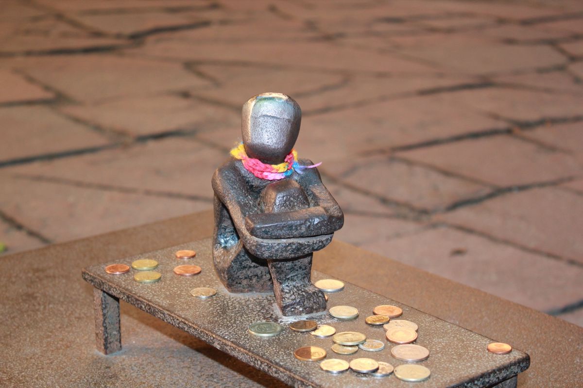 Iron boy〜月を見る少年

シュールです😆