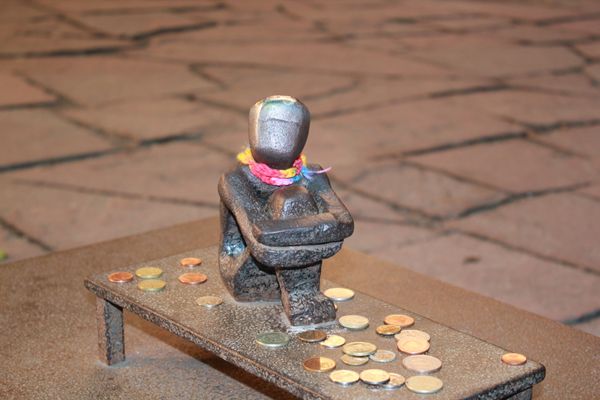 スウェーデン・ストックホルム「2011：ESMO@Stockholm」の写真：Iron boy〜月を見る少年

シュー...