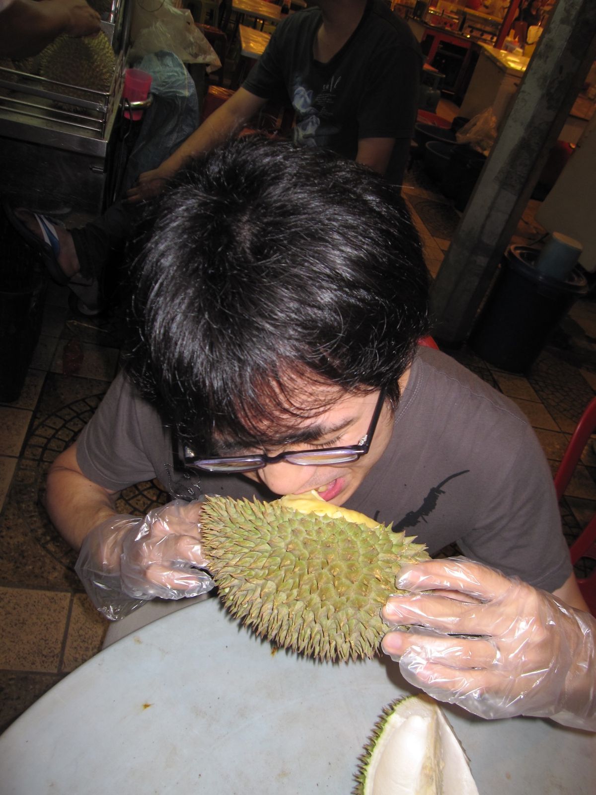 夜はKLに戻り、また、屋台でTiger Beer🍺
後輩にKLの思い出に、...