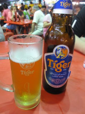 夜はKLに戻り、また、屋台でTiger Beer🍺
後輩にKLの思い出に、...