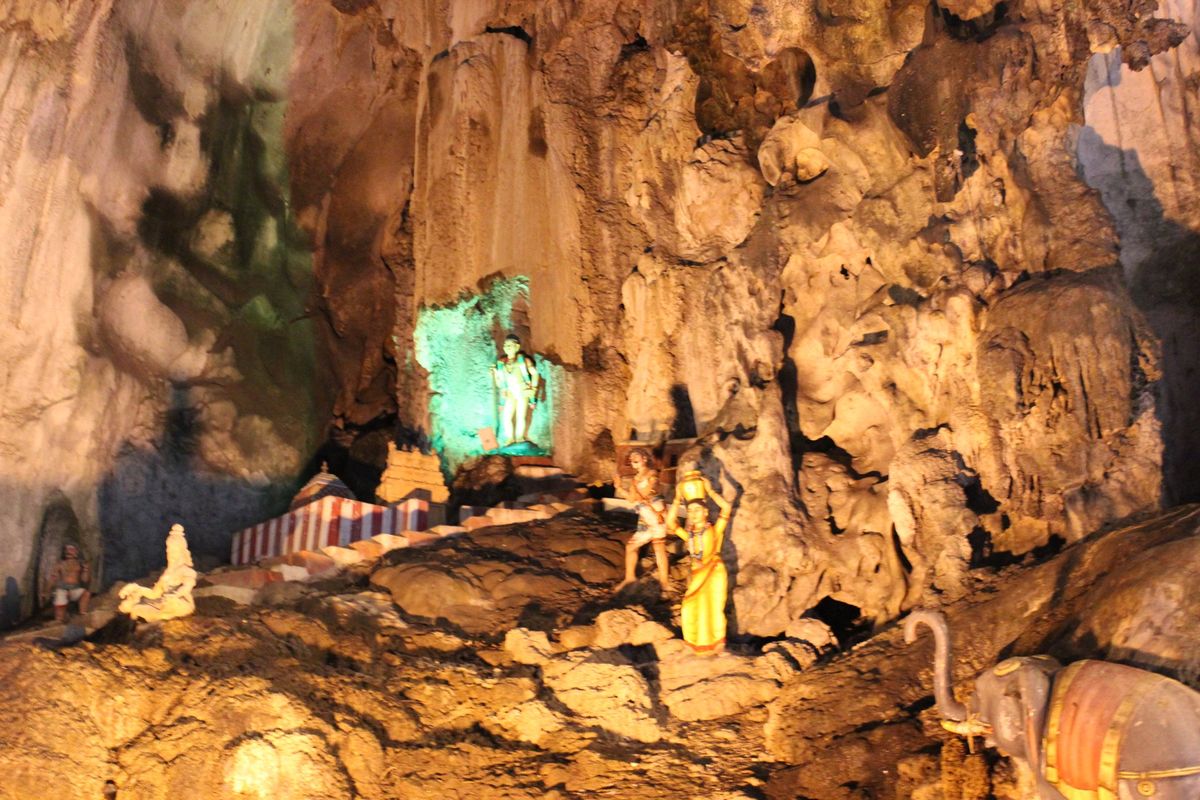 @Batu Caves②

階段を登り切るとこんな感じ
ここで行われるヒン...