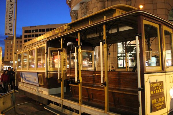 アメリカ(米国)・サンフランシスコ「2012：ASCO-GI@San Francisco」の写真：Cable Car

ワイナリーから戻っ...