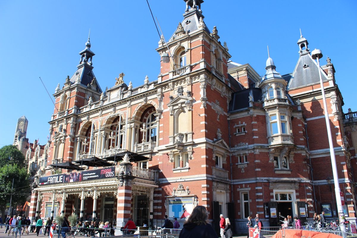@de Stadsschouwburg

元々はオランダのオペラ座とバレエ...
