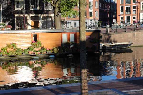 オランダ・アムステルダム「2013：ESMO@Amsterdam」の写真：アムステルダムは運河の街
ボートハウスも...