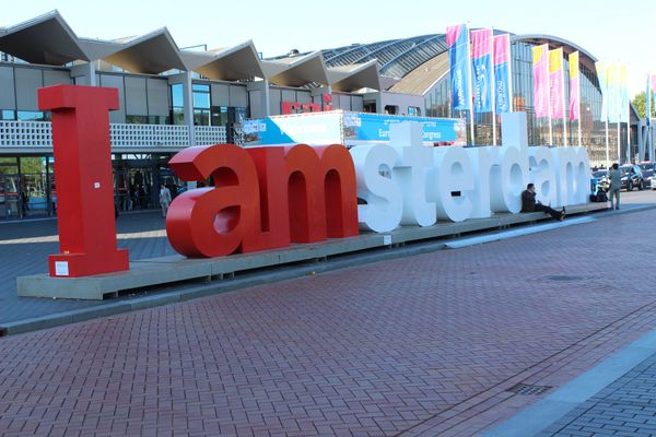オランダ・アムステルダム「2013：ESMO@Amsterdam」の写真：学会場の前にありました😆