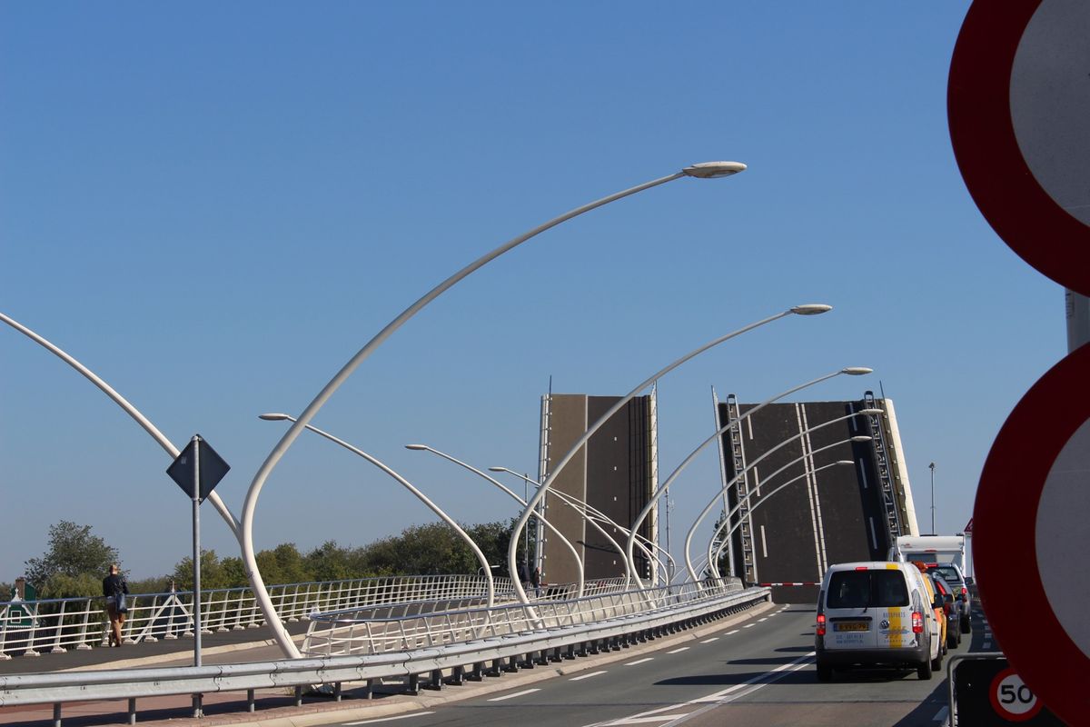 @Julianaburg Zaandijk

午後がオフになった日、風車を...