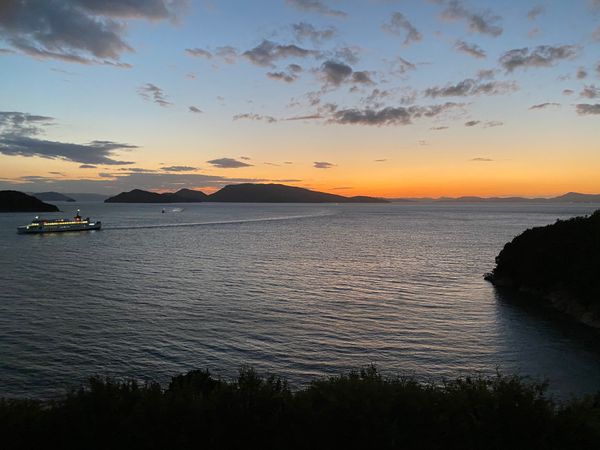 日本・直島「香川一人島旅 KAGAWA」の写真：日暮れ時、島から見る瀬戸内海がさいこう〜...