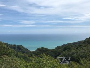 日本平(ロープウェイから見た駿河湾と久能山東照宮)