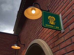 ミニオンマンションはトイレの表示までミニオンで可愛い😍

スパイダーマンエ...