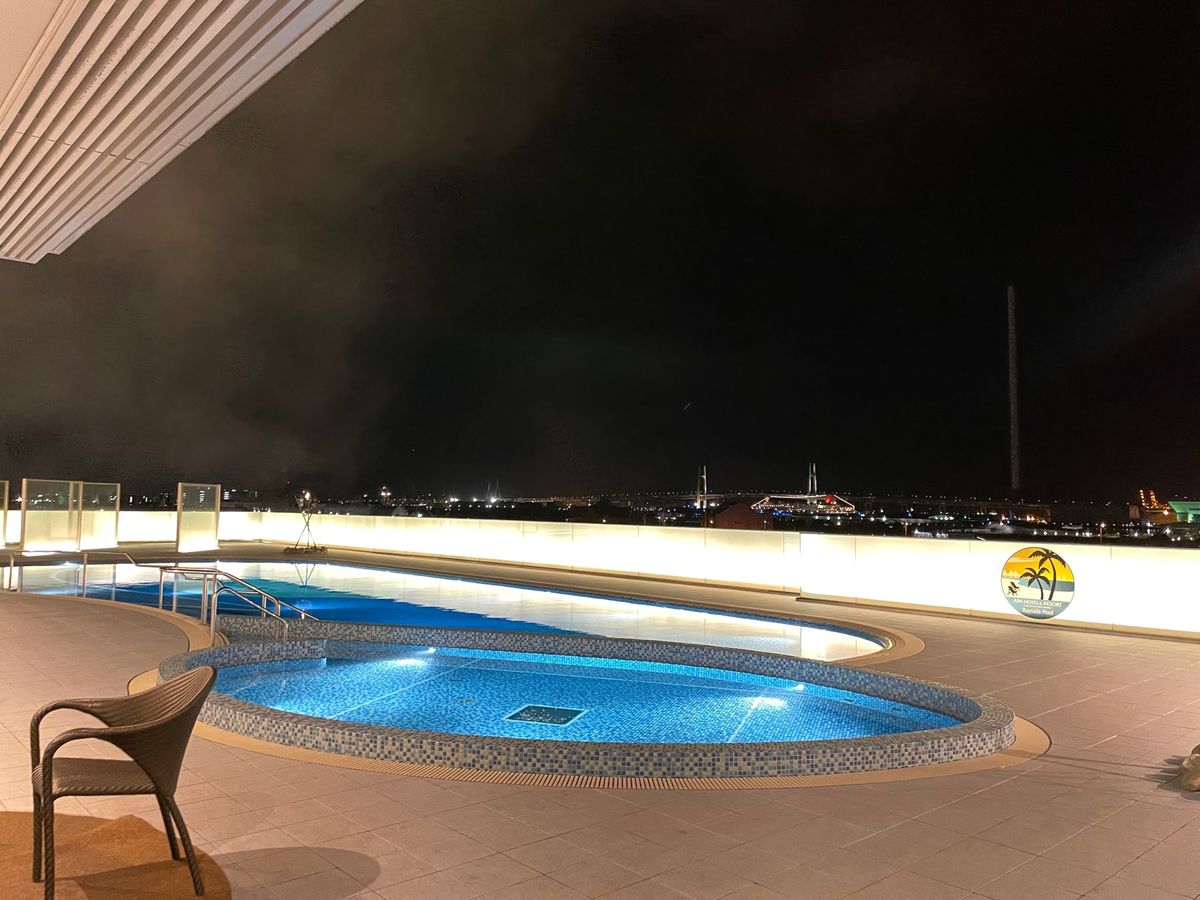 4000円で泊まれるアパホテル&リゾート。
プールもあって、これで4000...