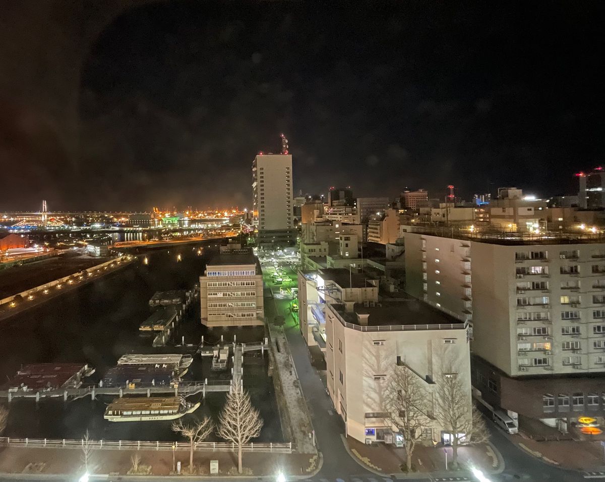 4000円で泊まれるアパホテル&リゾート。
プールもあって、これで4000...