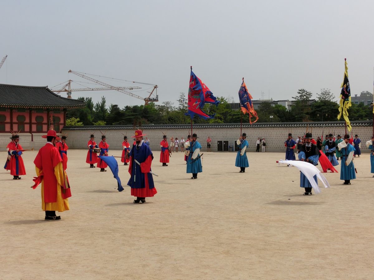 @景福宮①

ちょうど訪れた時に守門将交代式が行われてました‼️
知らずに...