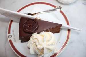 @HOTEL SACHER

ウィーンと言えばザッハートルテ🍰
と言うわけ...