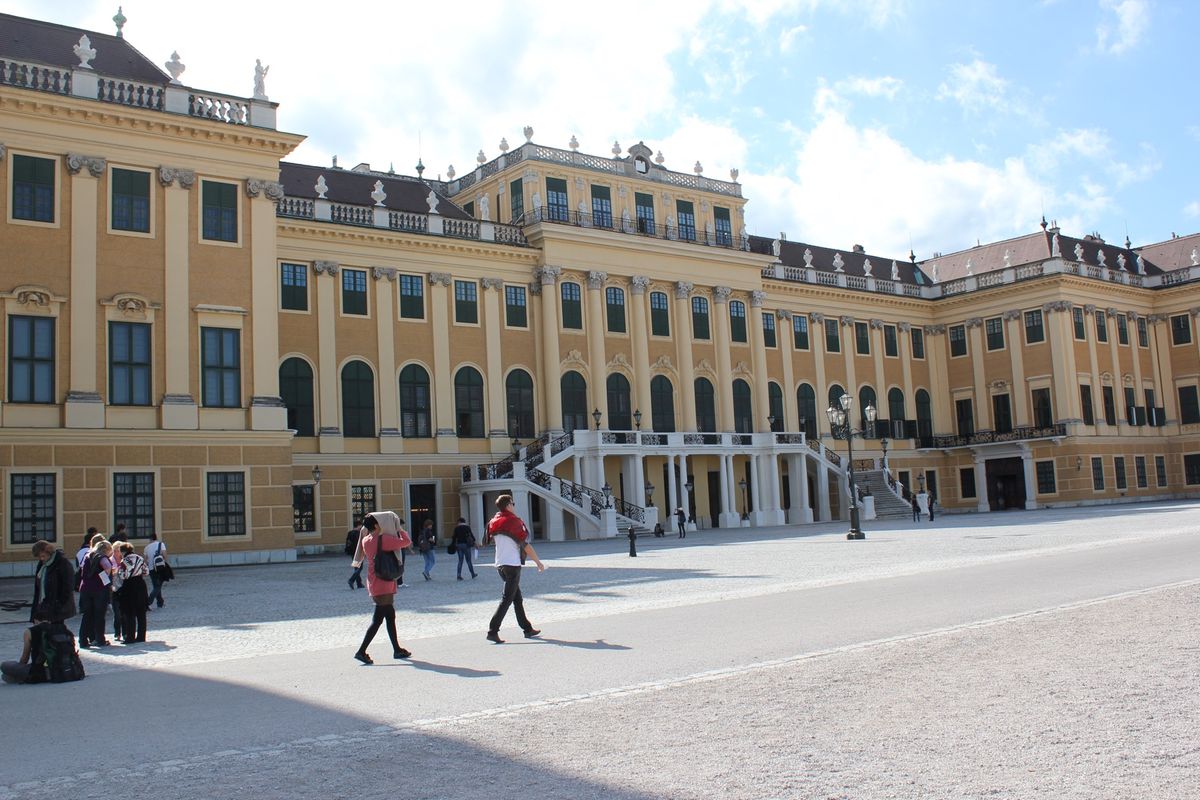 @Schloss Schonbrunn①

快晴☀️の中、世界遺産のシェー...
