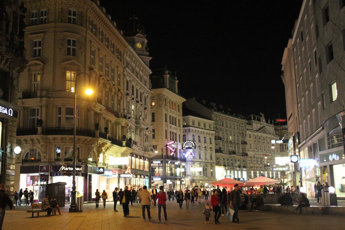 @Night Vienna

夜のウィーン🇦🇹
さすが音楽の街だけあって、...