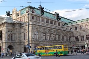 @Wiener Staatsoper

ウィーン国立歌劇場
街の中に圧感の...