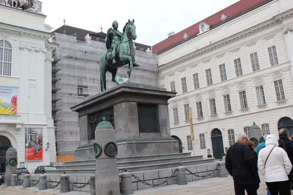 ドイツ・ハイデルベルク「2012：ESMO@Vienna」の写真：結局、どこか同定出来なかった馬の像が写真...