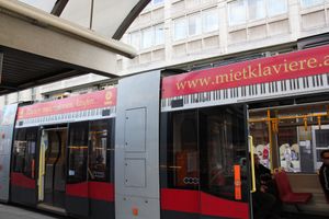 Viennaの市電🚃

さすが音楽の街‼️
市電もピアノラッピング🎹されて...