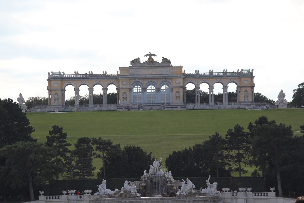@Schloss Schonbrunn②

この建造物はグロリエッテ。戦勝...