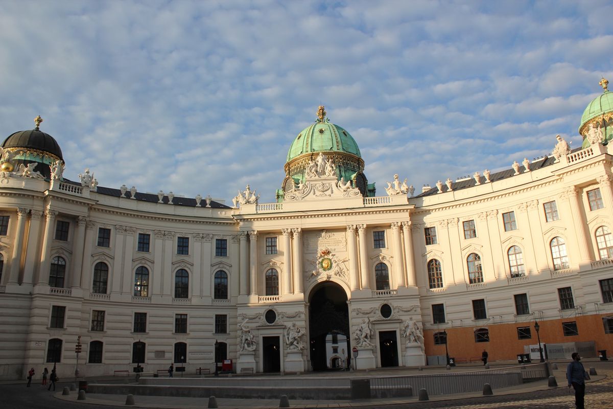 @Hofburg Palace

ホープブルク宮殿まで散歩してきました🚶‍...