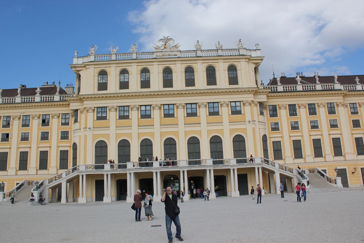@Schloss Schonbrunn①

快晴☀️の中、世界遺産のシェー...