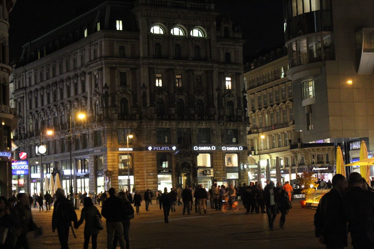 @Night Vienna

夜のウィーン🇦🇹
さすが音楽の街だけあって、...