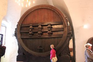 @Heiderberger Schloss

城内の大樽棟には巨大なワイン...