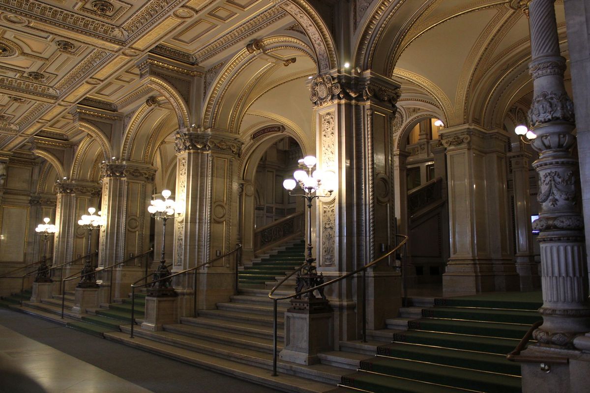 @Wiener Staatsoper

ウィーン国立歌劇場
街の中に圧感の...